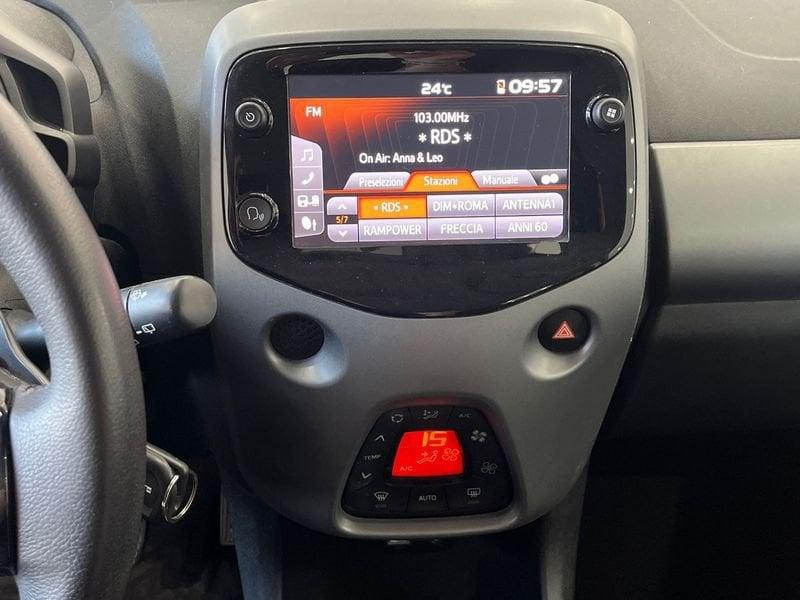 Toyota Aygo Aygo 5p 1.0 x-play m-mt 72cv