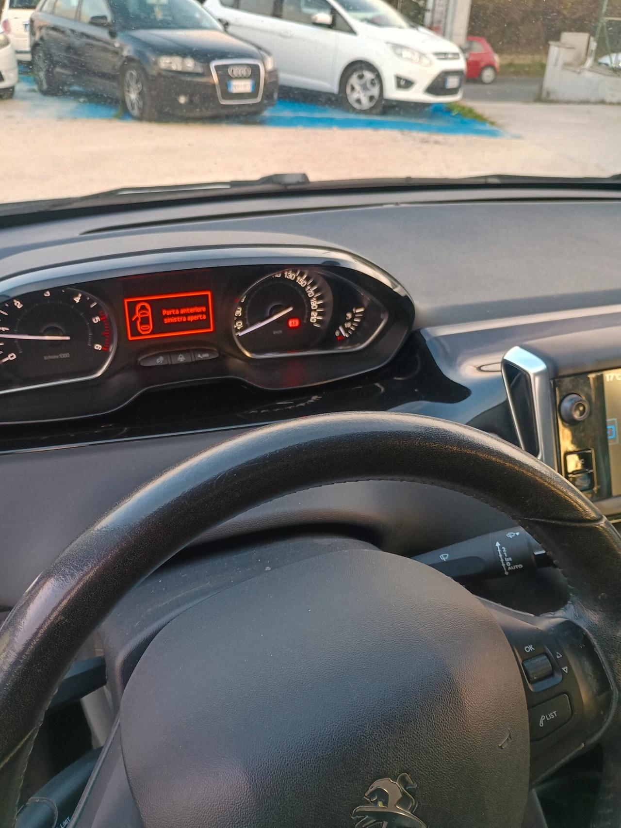 Peugeot 208 1.4 HDi 68 CV 5 porte Allure