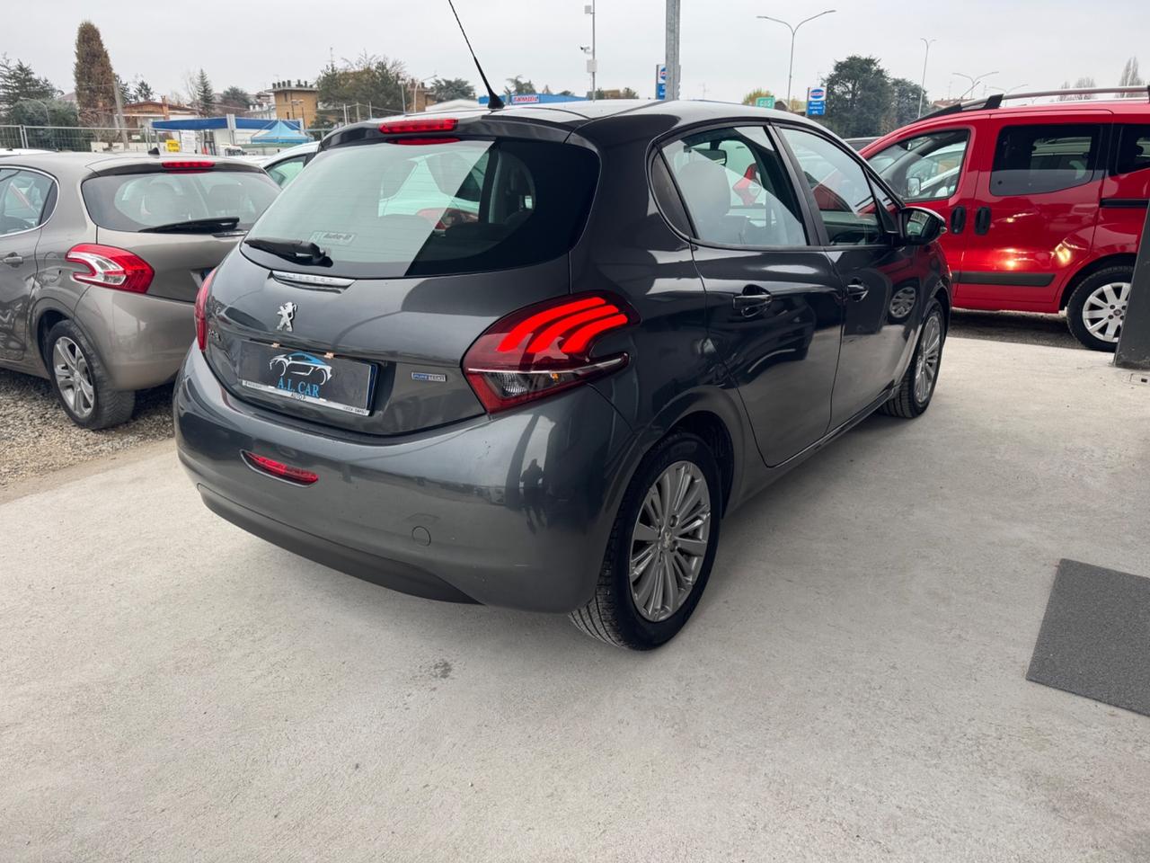 Peugeot 208 PureTech 82 3 porte Allure