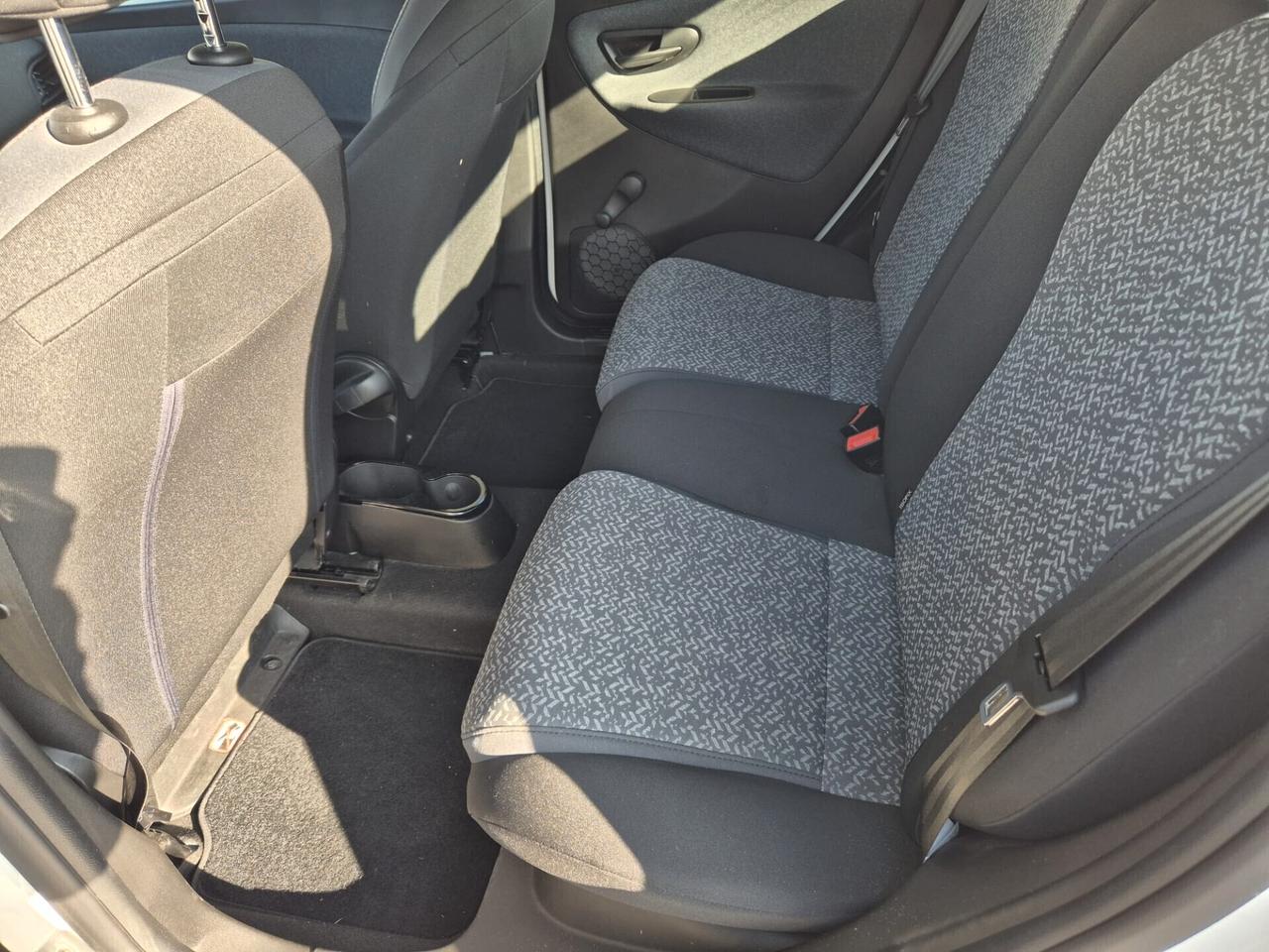 Lancia Ypsilon 1.0 FireFly 5 porte S&S Hybrid Silver