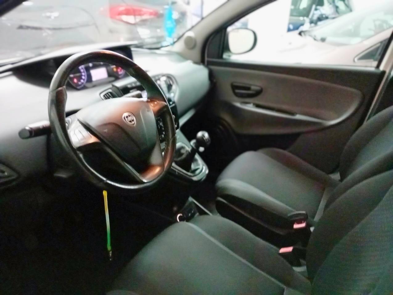 Lancia Ypsilon 0.9 TwinAir 85 CV 5 porte Metano Ecochic Elefantino