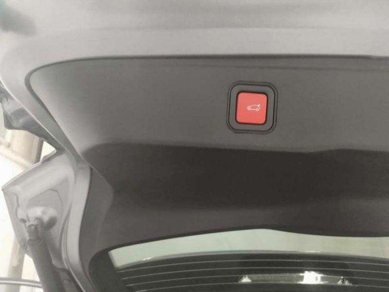 Jeep Avenger 1.2 turbo e-hybrid mhev Summit fwd 110cv edct6