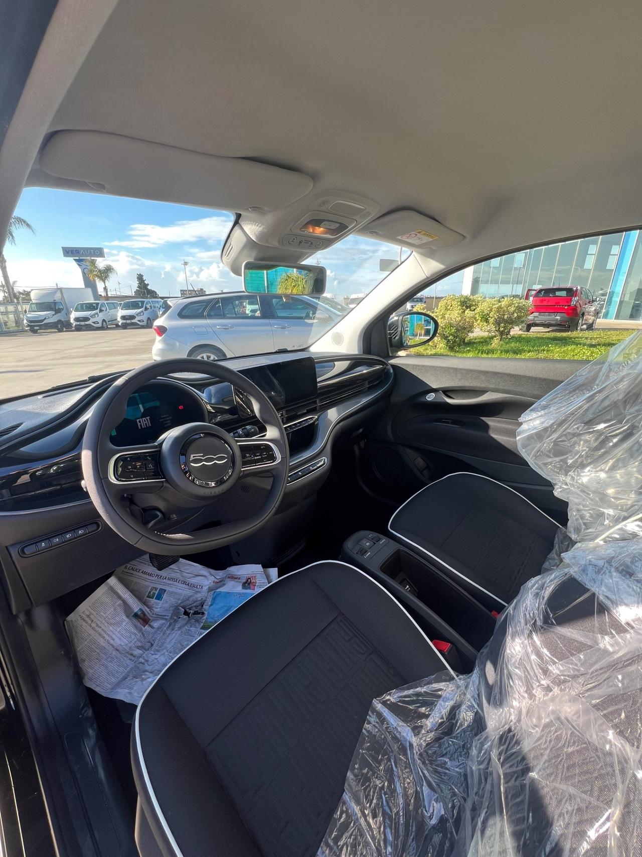 Fiat 500e Berlina 42 kWh La Prima possibilità noleggio no scoring