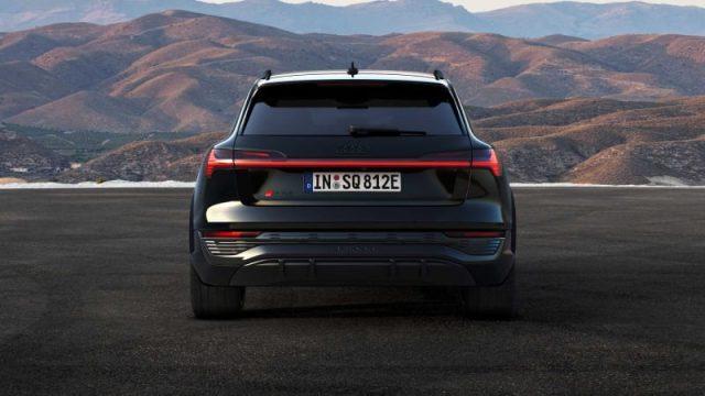 AUDI SQ8 e-tron sport attitude