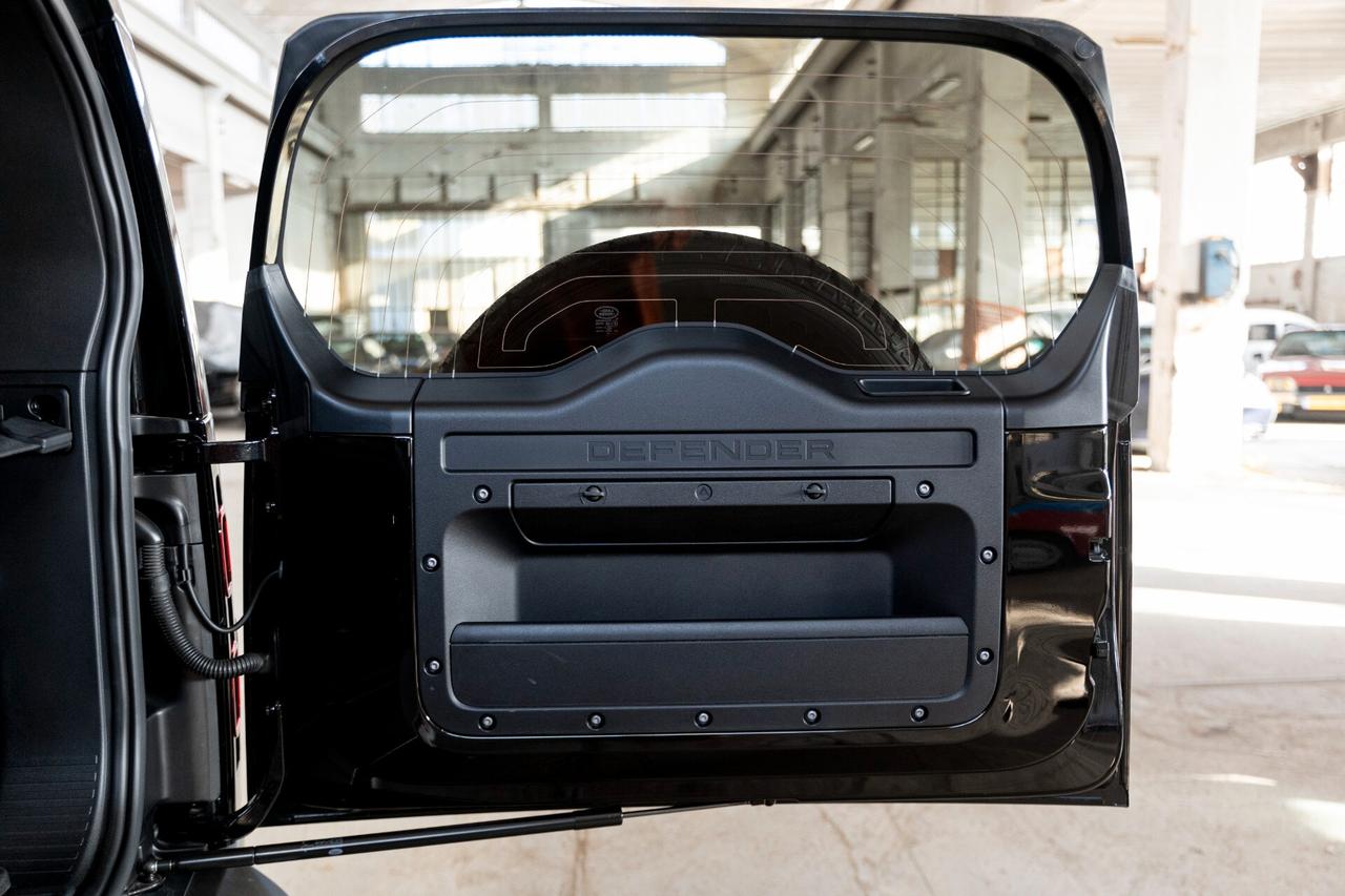 Land Rover Defender 110 3.0D I6 300 CV AWD Auto X-Dynamic S