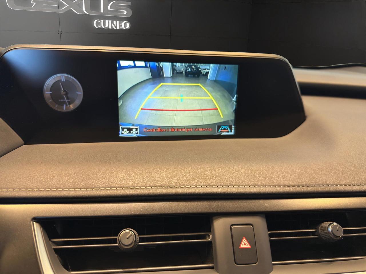Lexus UX 250h 2.0 Business 2wd cvt