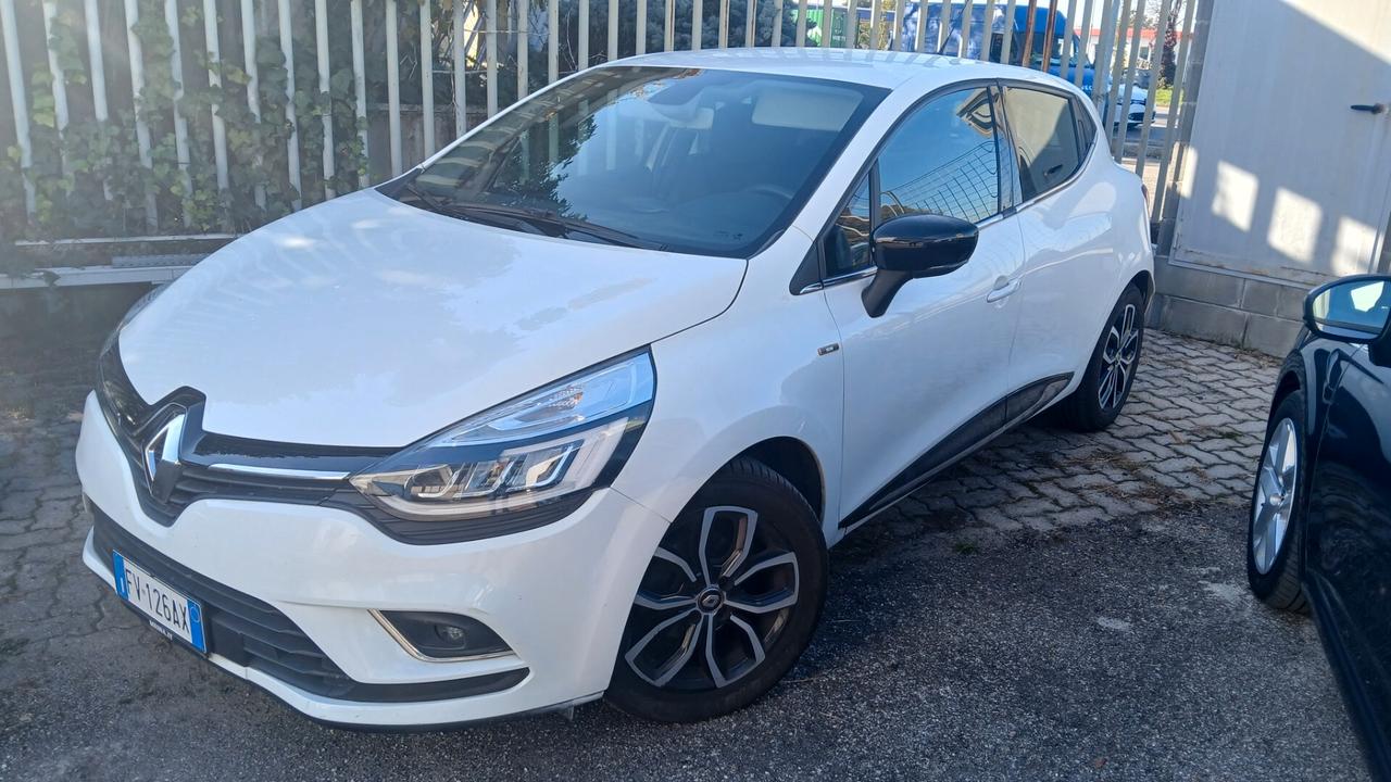 Renault Clio TCe 12V 90 CV 5 porte Moschino Zen