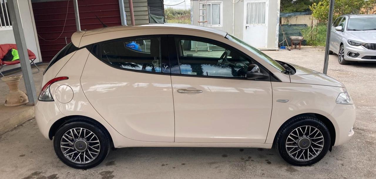 Lancia Ypsilon 1.2 69 CV 5 porte Mya