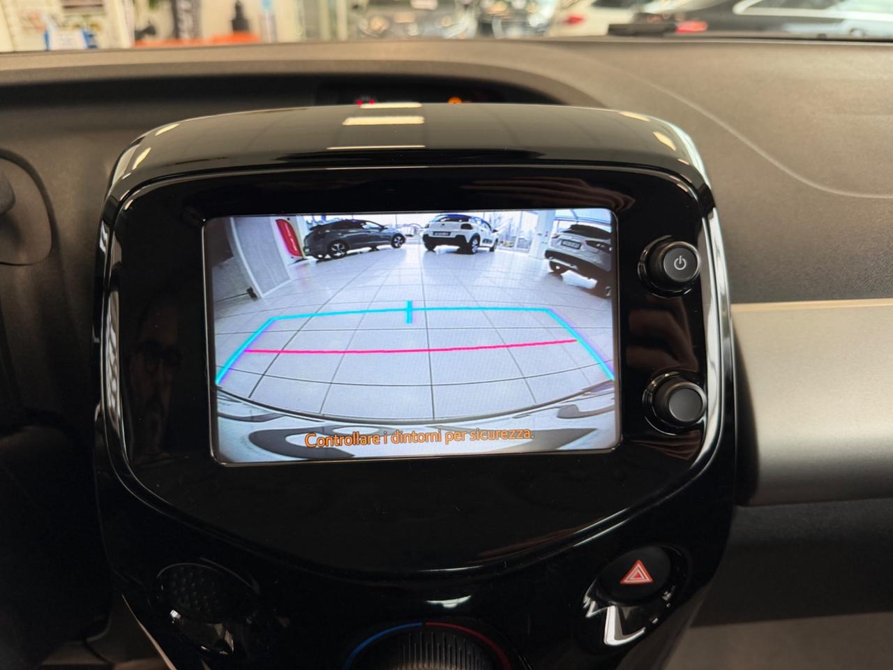 Peugeot 108 VTi 68 ETG 5 porte Allure Neopatentati