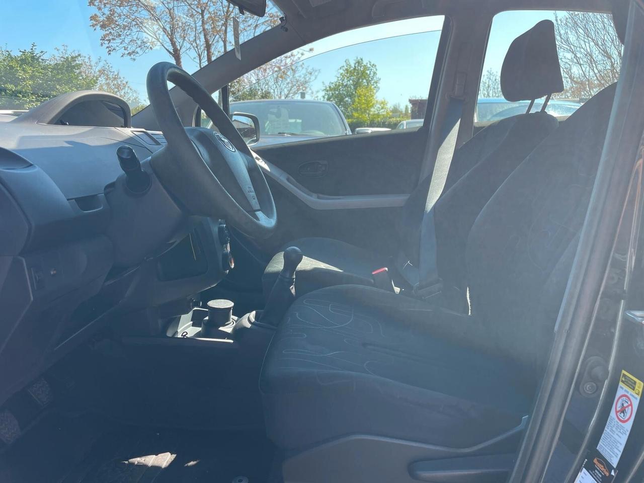 Toyota Yaris 1.0 5 porte Sol
