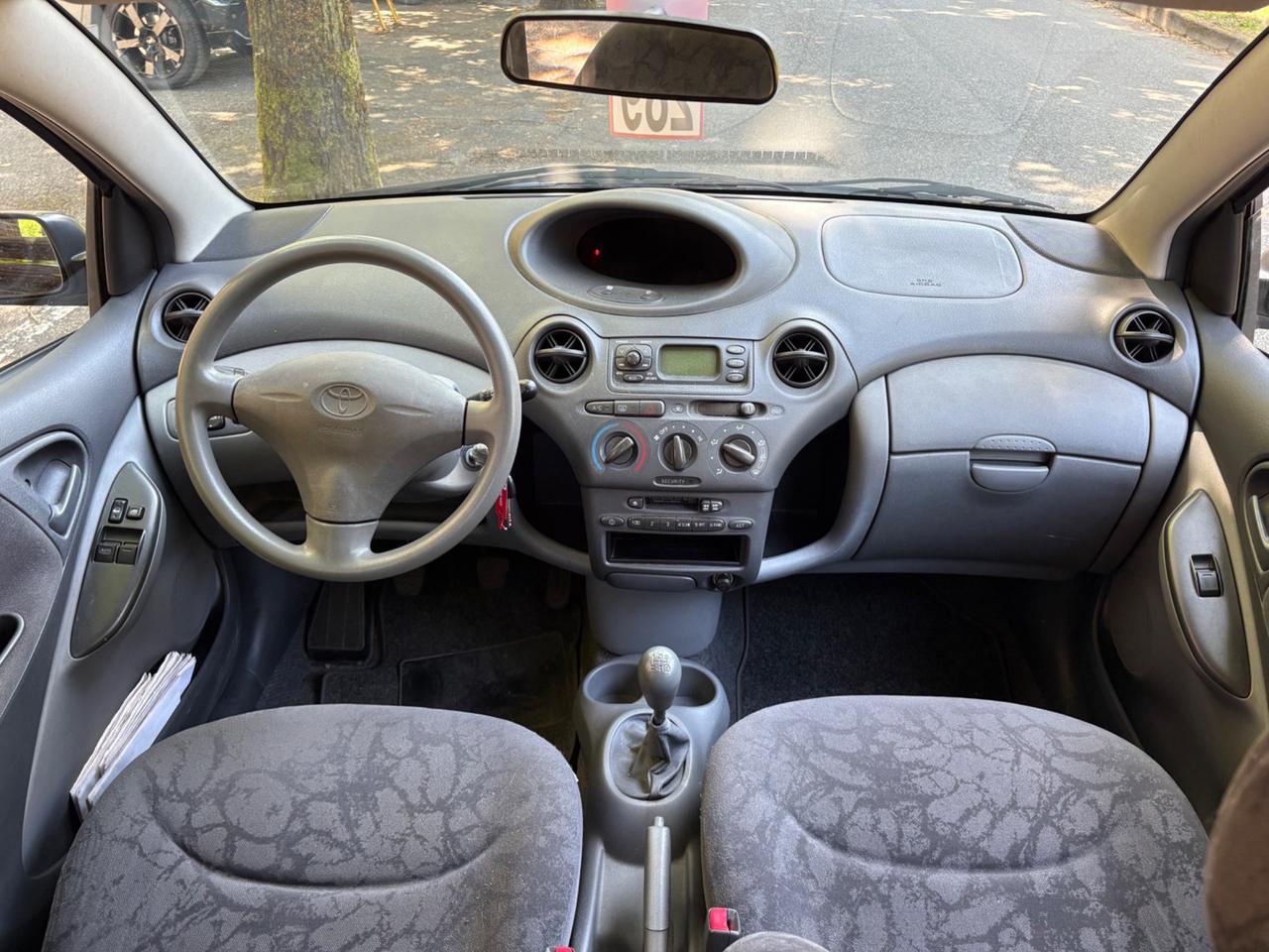 Toyota Yaris 1.0i 16V cat 5 porte Sol