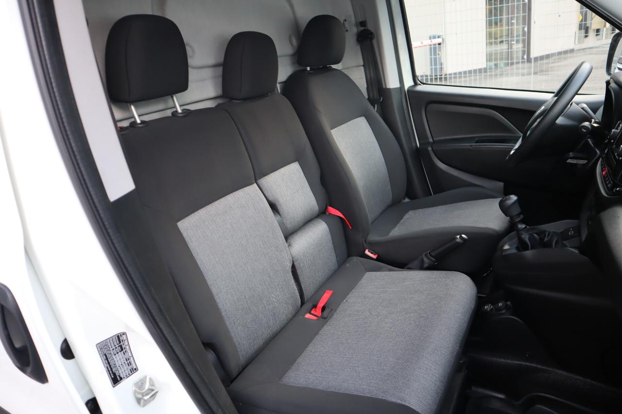 Fiat DOBLO 1.6 JTDM 100 CV 3 POSTI CAMERA NAVI SOLO 22.000KM! 14.850 + IVA