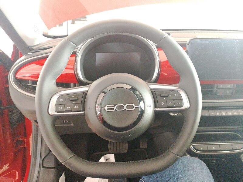 FIAT 600e - Red