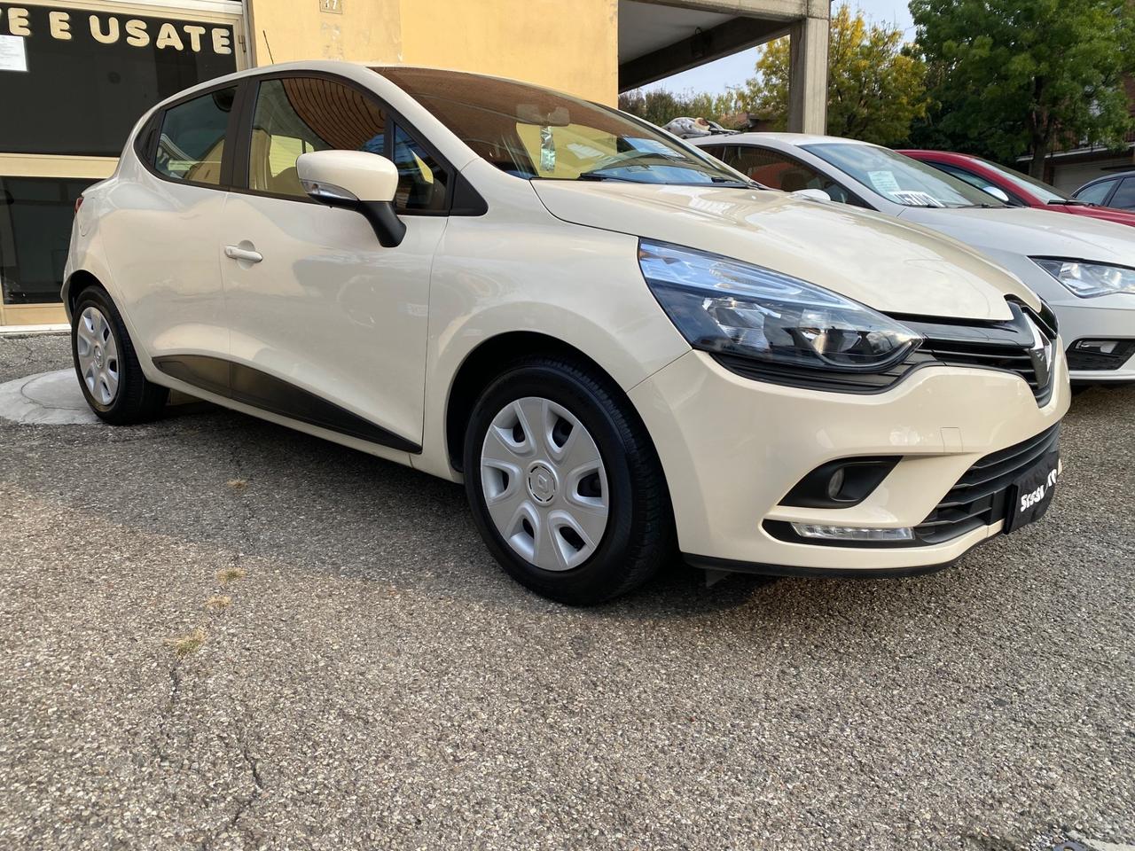 Renault Clio 1.2 75CV 5 porte Life NEOPATENTATI!!!
