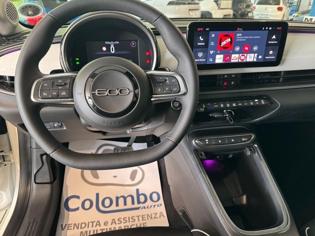 Fiat 600 1.2 hybrid 145cv auto Led Navi Cam App conn 17"