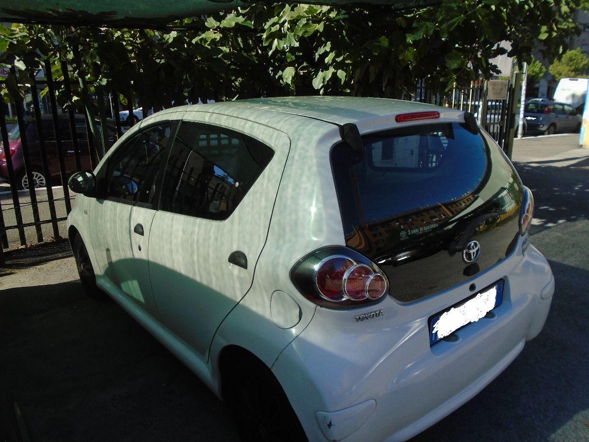 TOYOTA Aygo 12V VVT-i 5 porte Now Connect 120000 KM