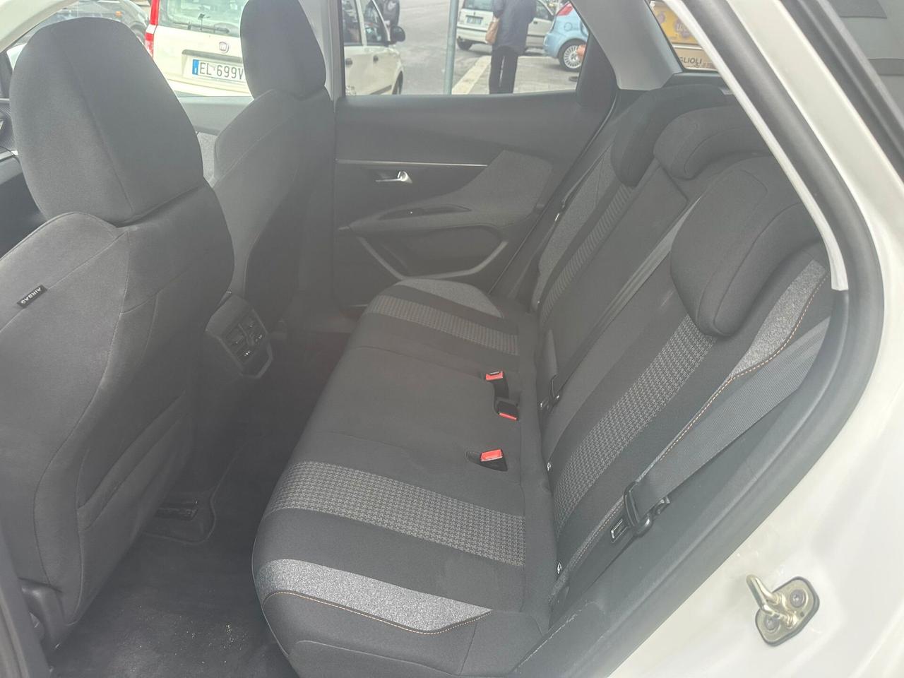 Peugeot 3008 BlueHDi 120 S&S Business