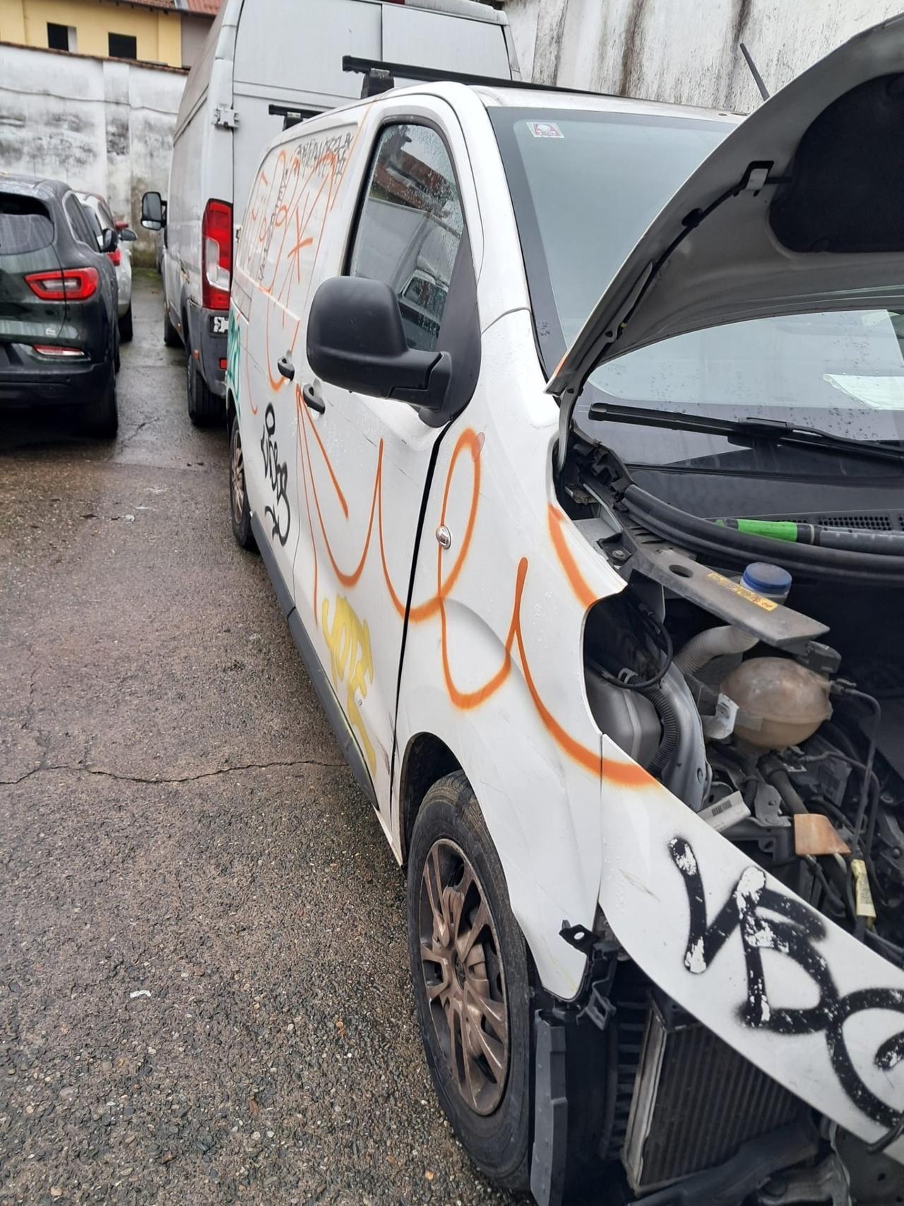 Opel Vivaro 1.5 Diesel 3p Incidentato