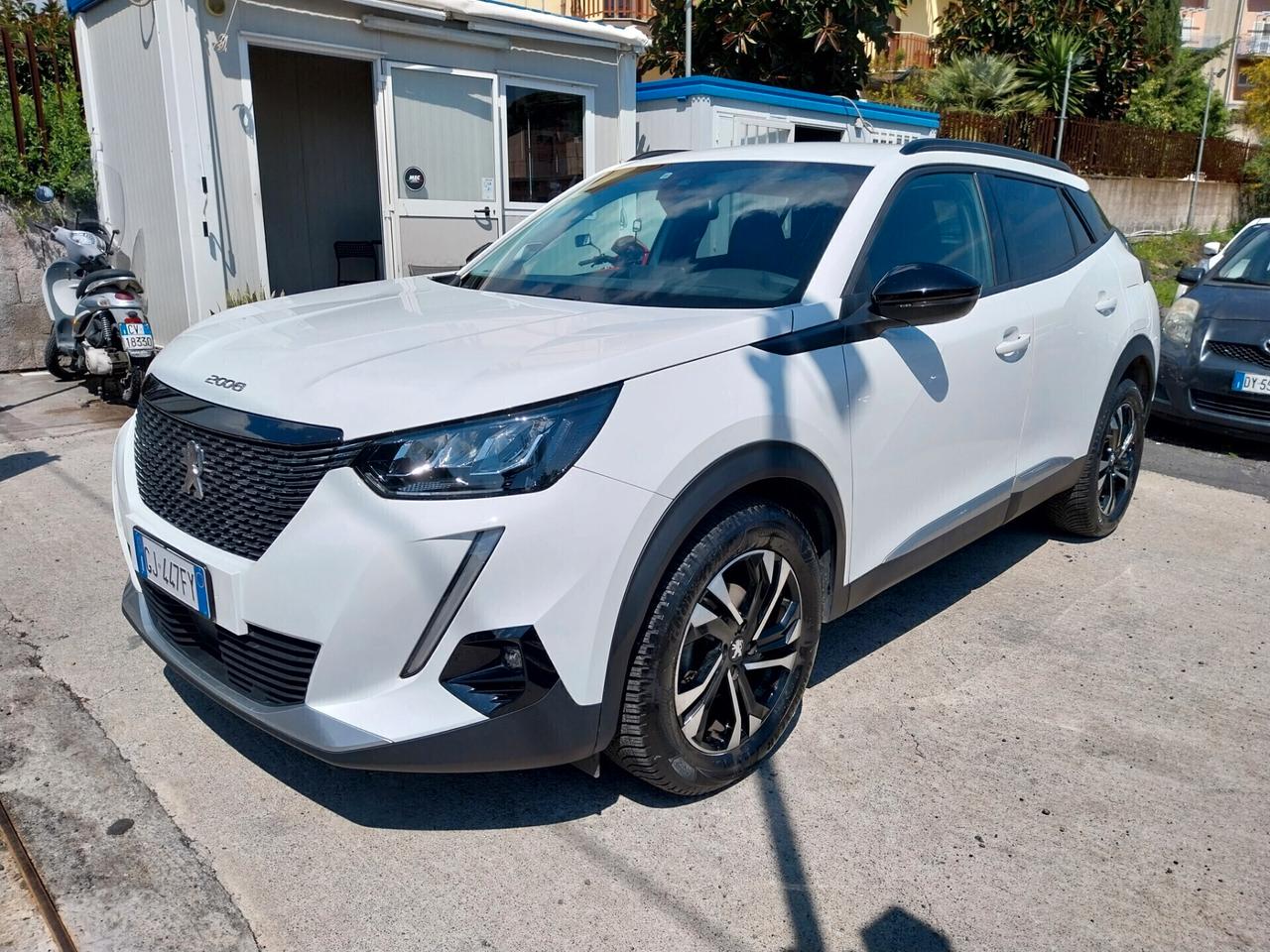 PEUGEOT 2008 1.2 BENZINA 30.000 KM ALLURE 2022