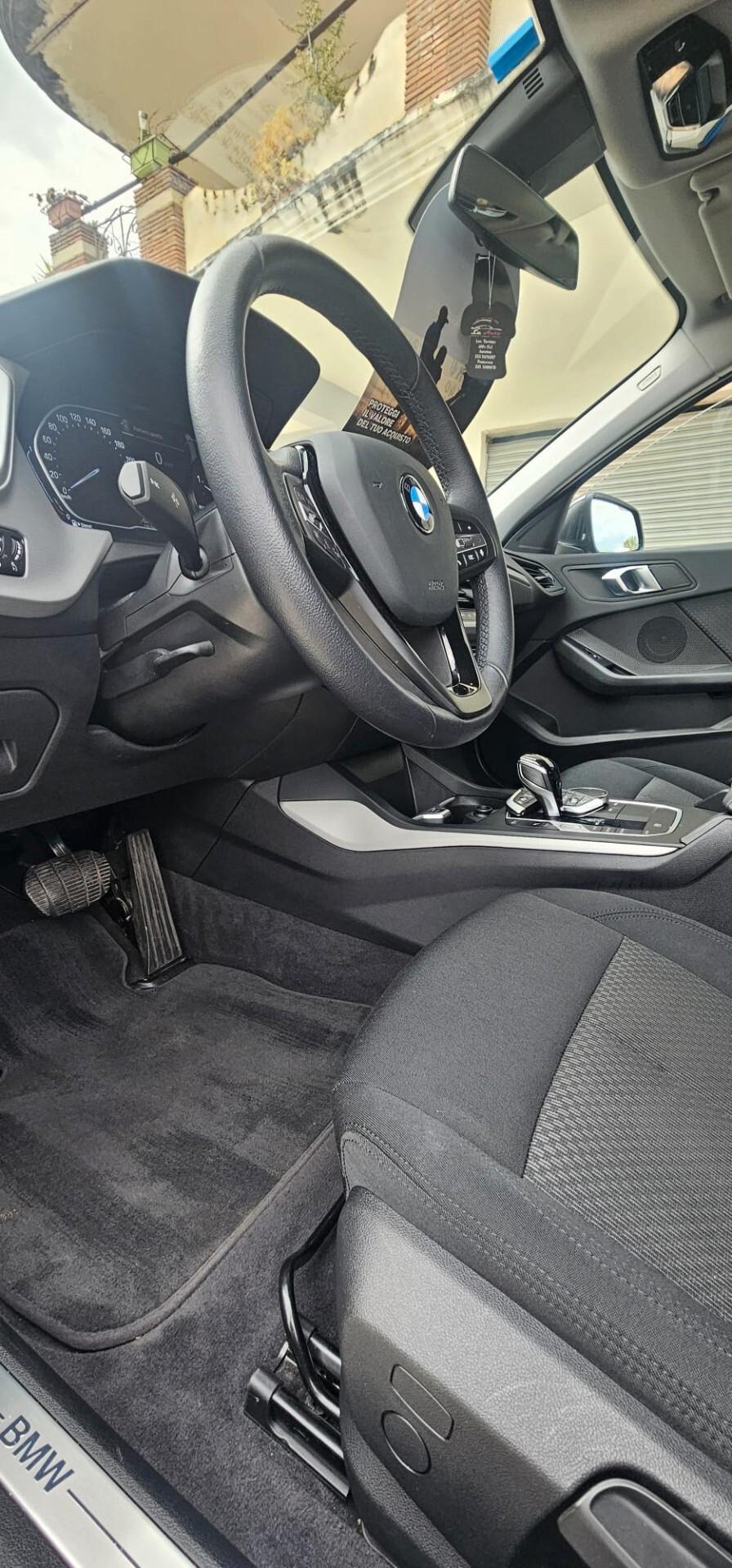 Bmw 116 116d 5p. Business Advantage