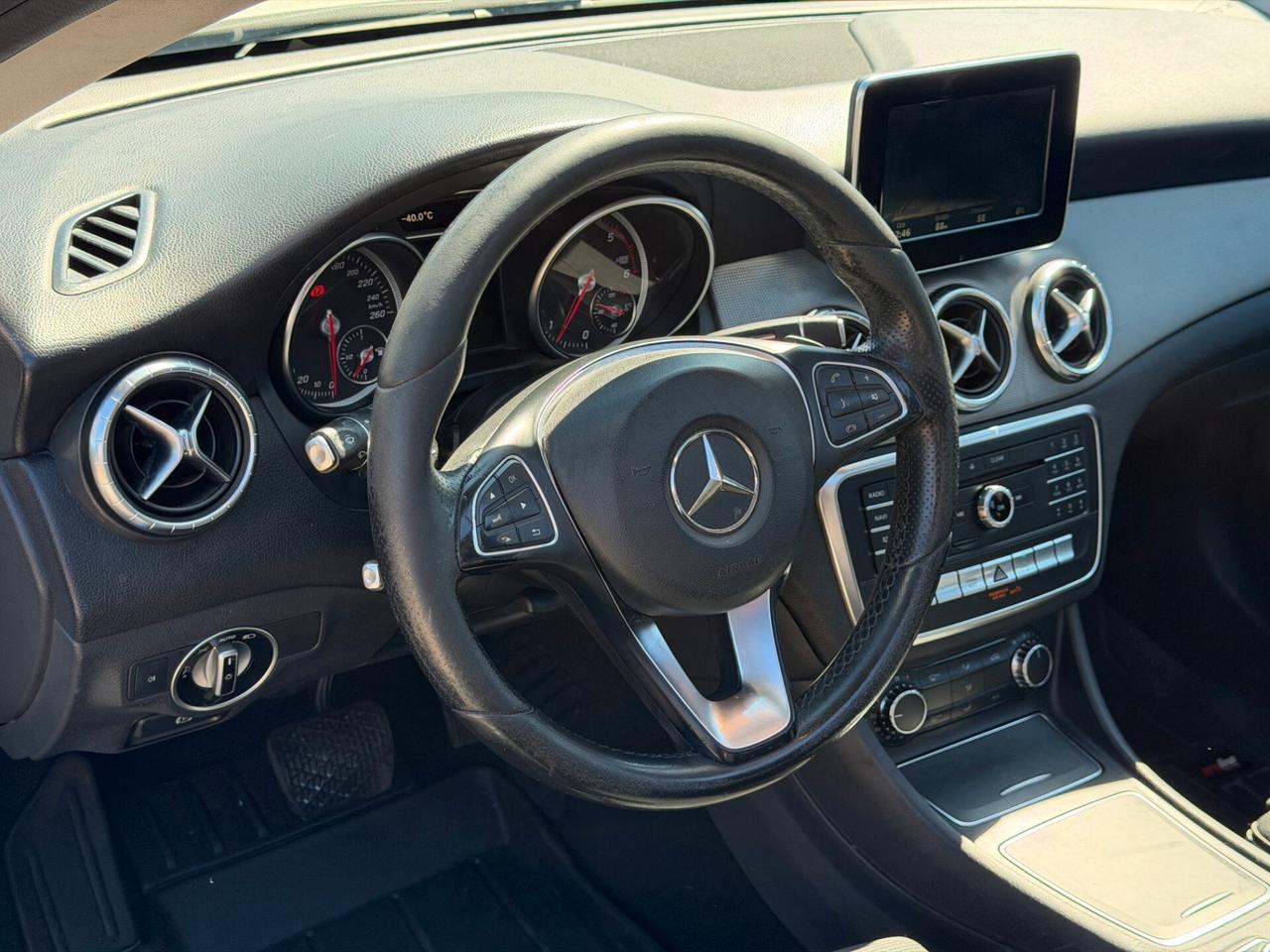 Mercedes-benz CLA 200 d S.W. Premium Tetto Apribile