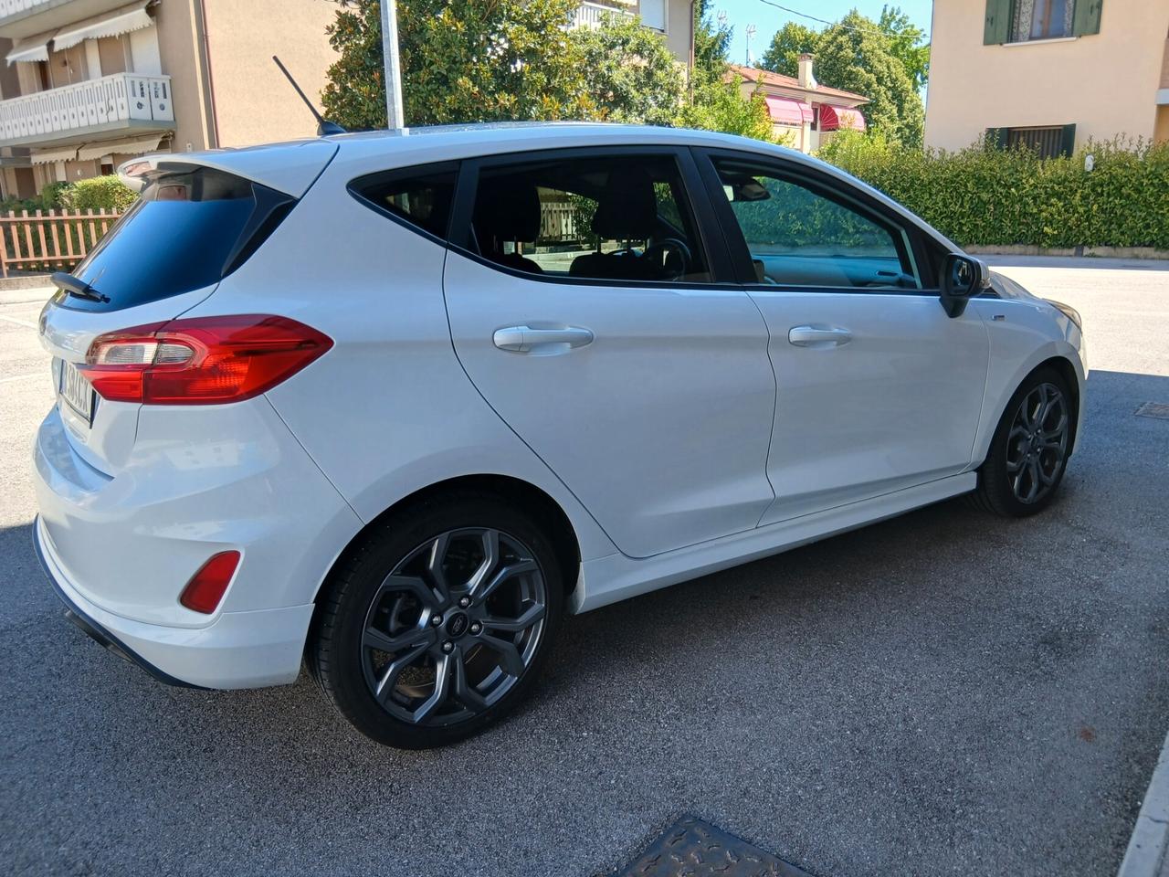 Ford Fiesta 1.0 Ecoboost 125 CV 5 porte ST-Line tua a € 179 mese
