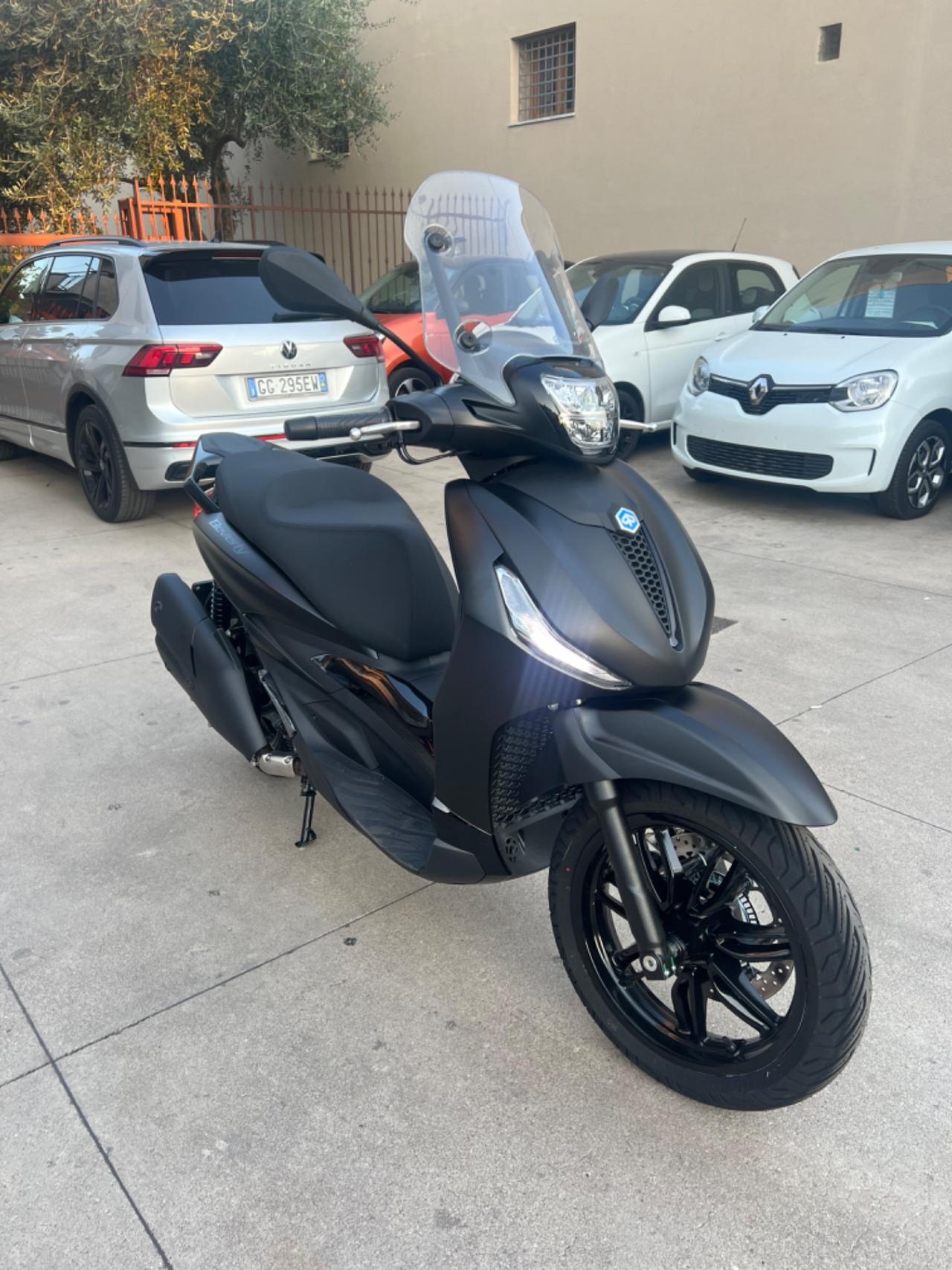 Piaggio Beverly 400 DEEP BLACK