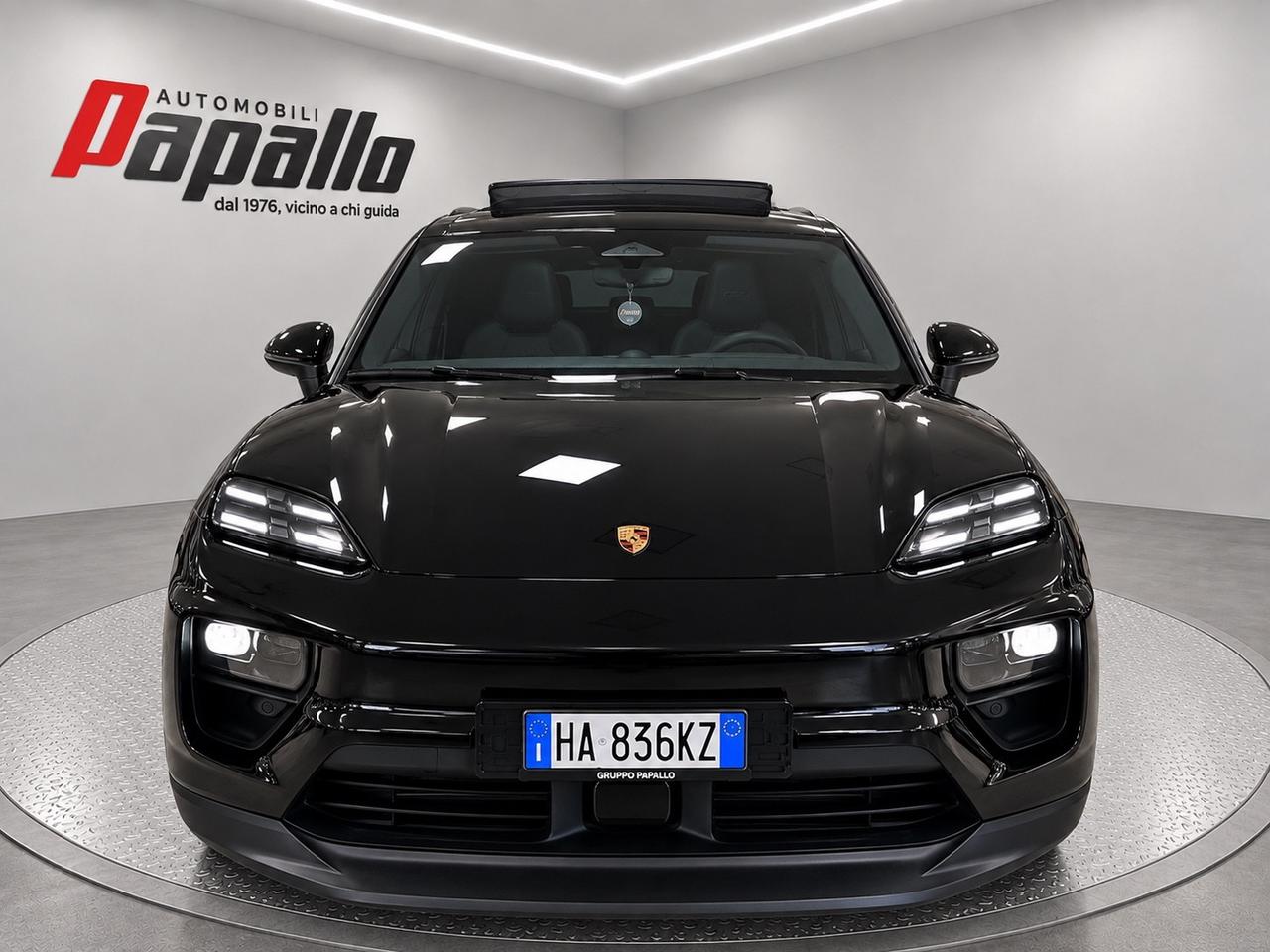 Porsche Macan EV 4