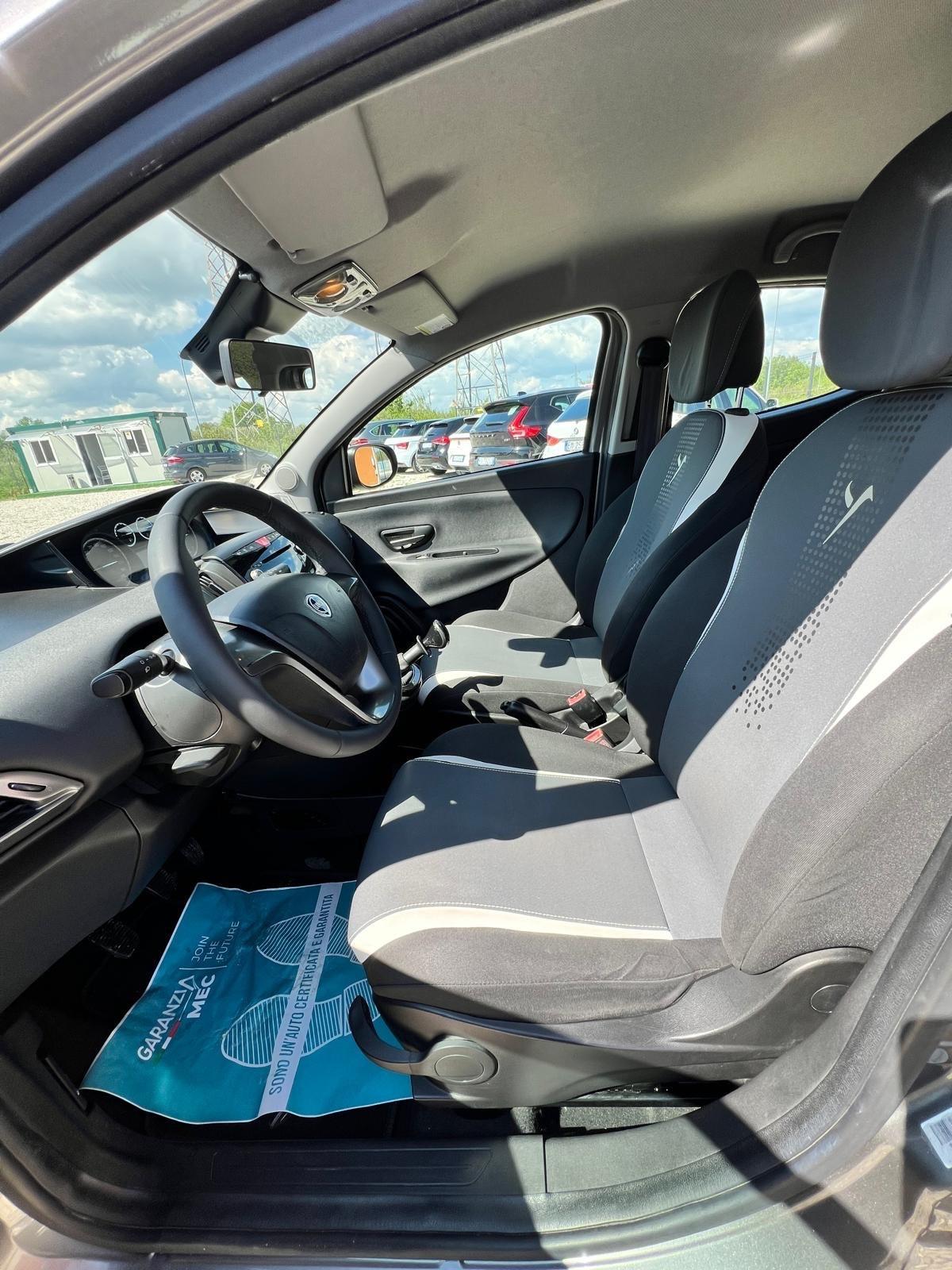 Lancia Ypsilon 0.9 TwinAir 85 CV 5 porte Metano Ecochic Elefantino