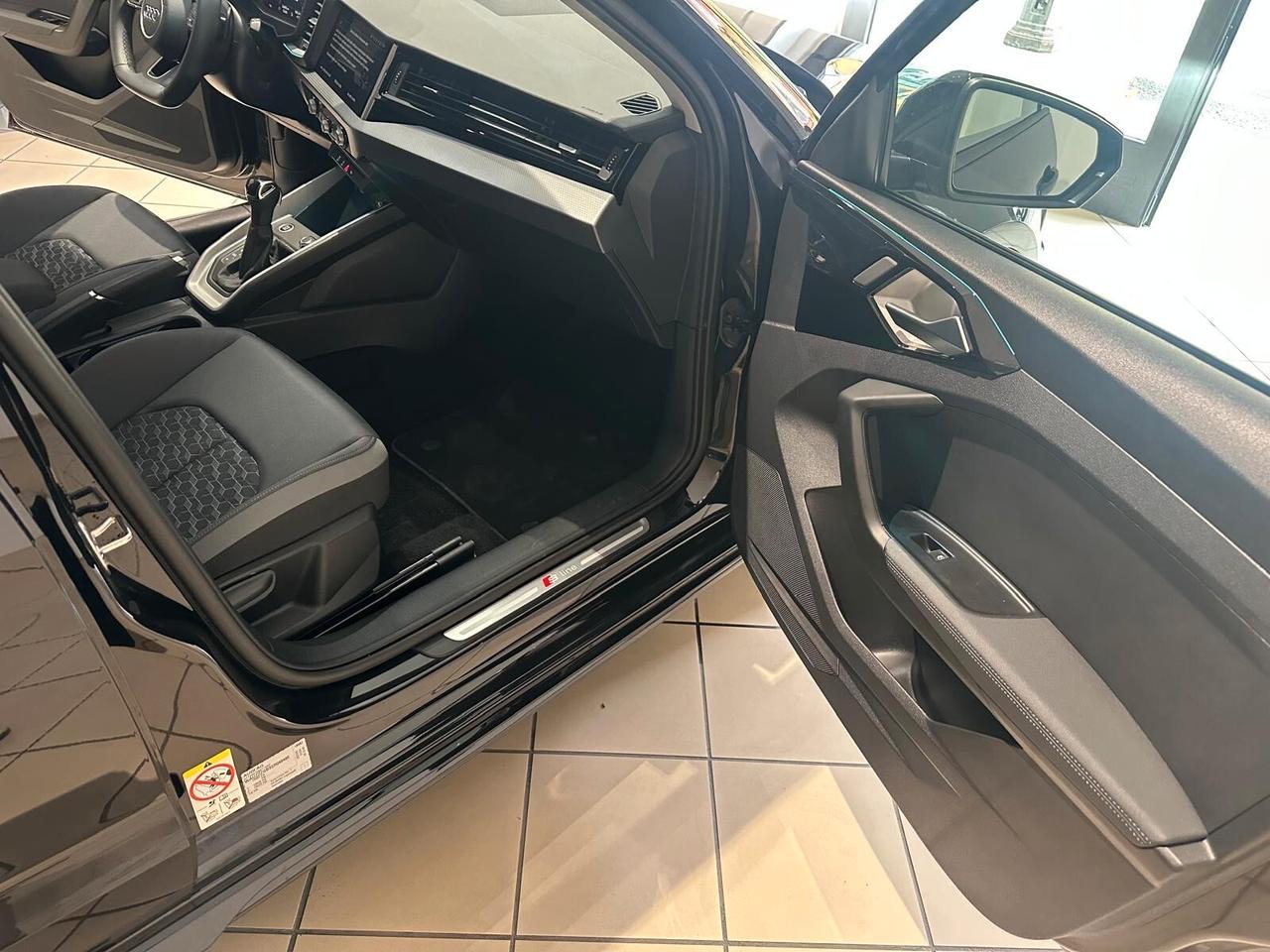 Audi A1 Sportback 30 1.0 tfsi Identity Black s-tronic