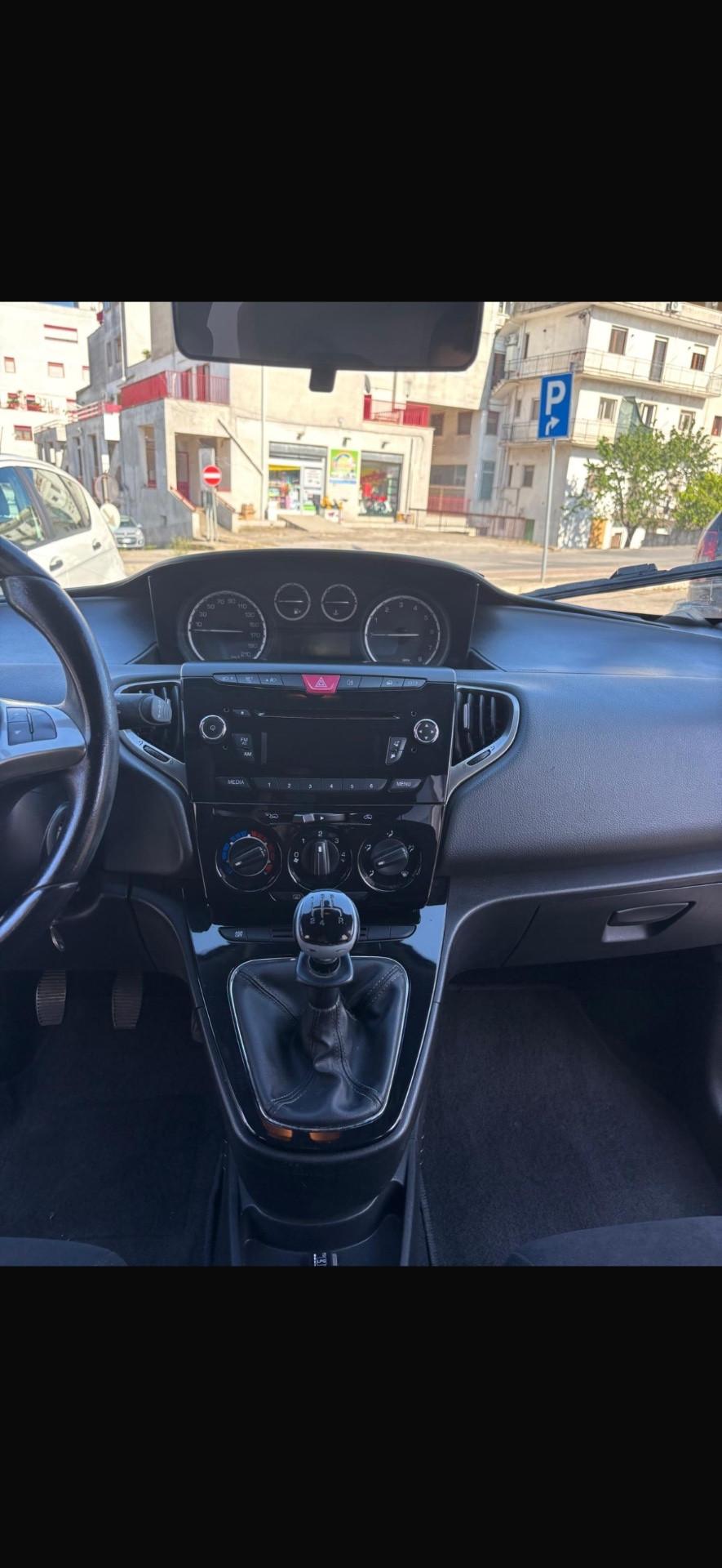 Lancia Ypsilon 1.2 69 CV 5 porte GPL Ecochic Platinum