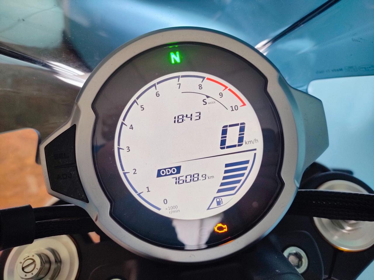 Cf Moto 700CL-X: una scrambler INCONFONDIBILE