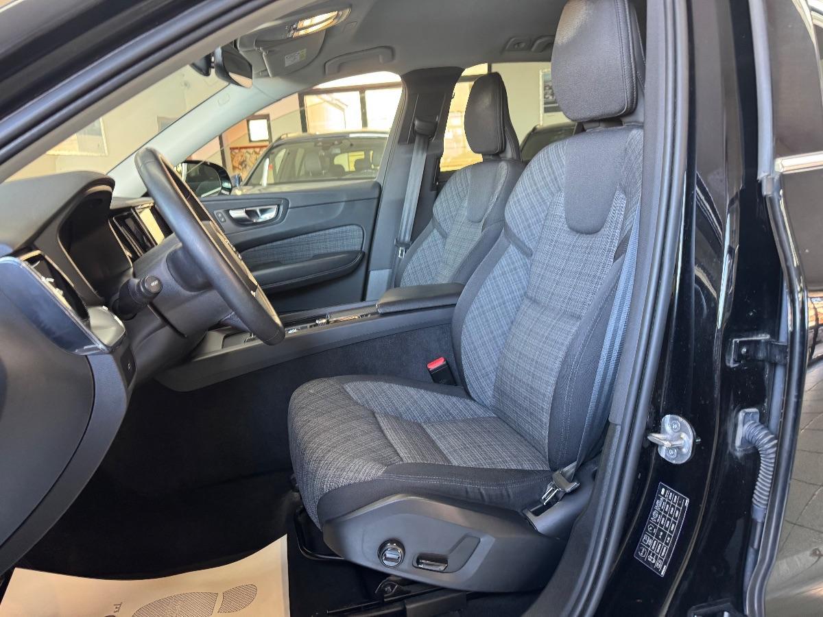 VOLVO XC60 -B4 automatico Core UNICO PROP/ RETROCAMERA/ LED/ SEDILI ELETTRICI