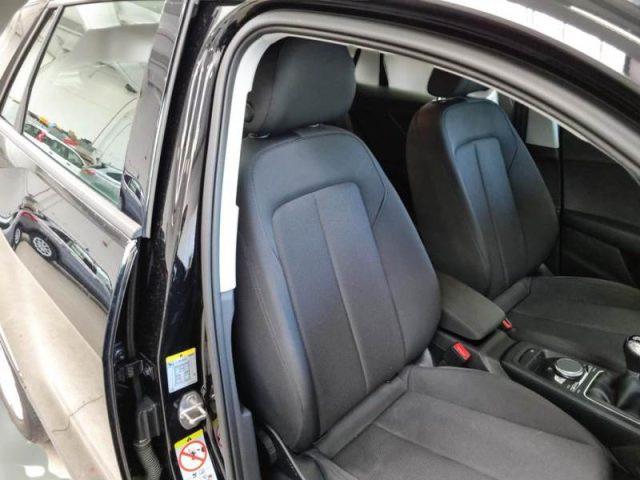 AUDI Q2 30 TDI Business
