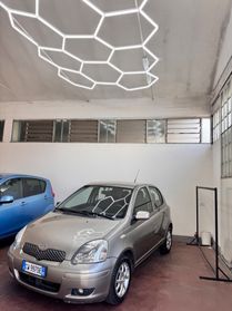 Toyota Yaris 1.0i 16V cat 5 porte Sol