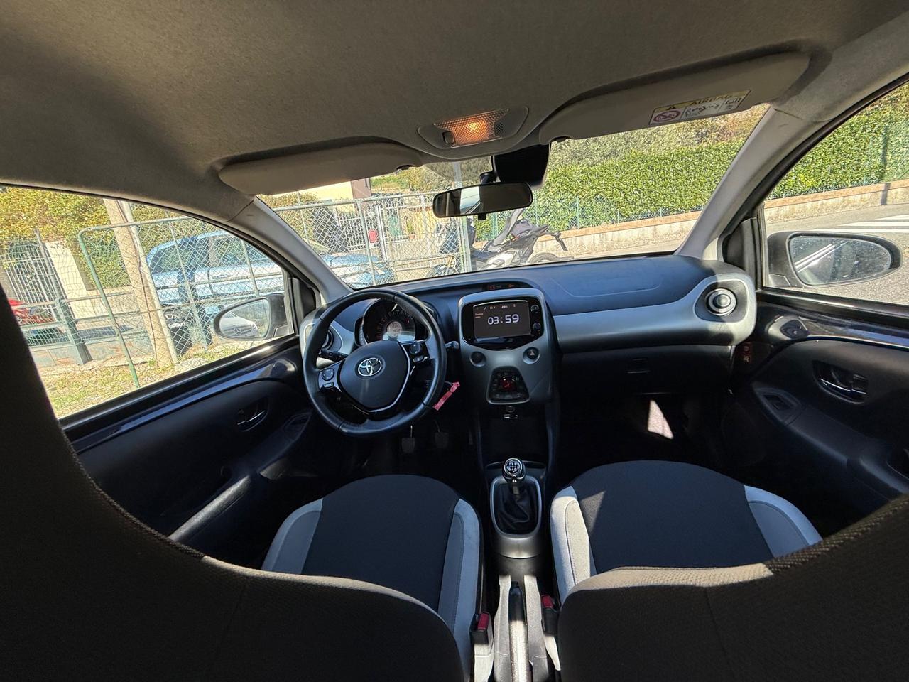 Toyota Aygo 1.0 VVT-i 69 CV 5 porte x-cool TSS