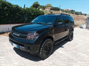 Nissan Pathfinder 2.5 dCi LE