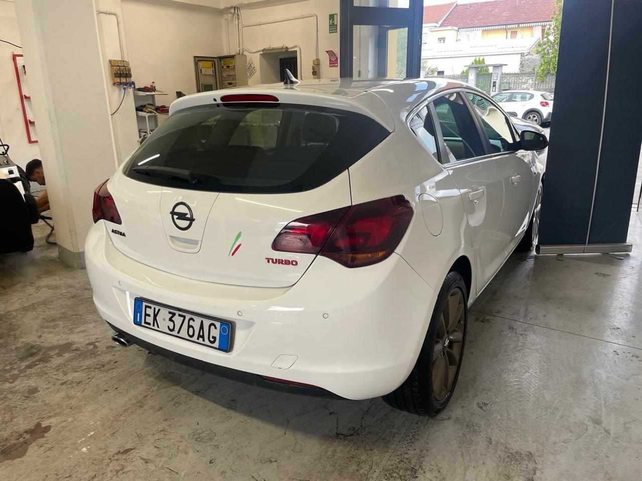 Opel Astra 1.6 Turbo 180CV 5 porte Cosmo S