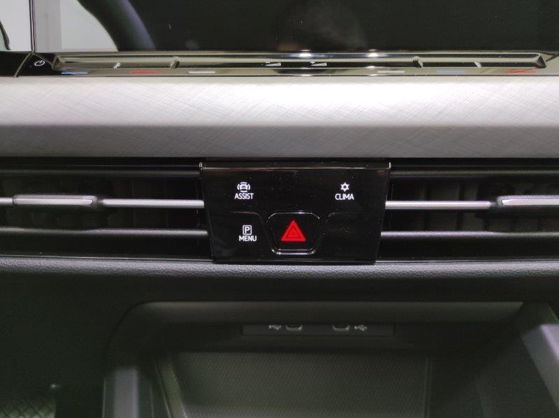 VOLKSWAGEN Golf 8ª serie - Golf Variant 1.0 eTSI EVO DSG Life