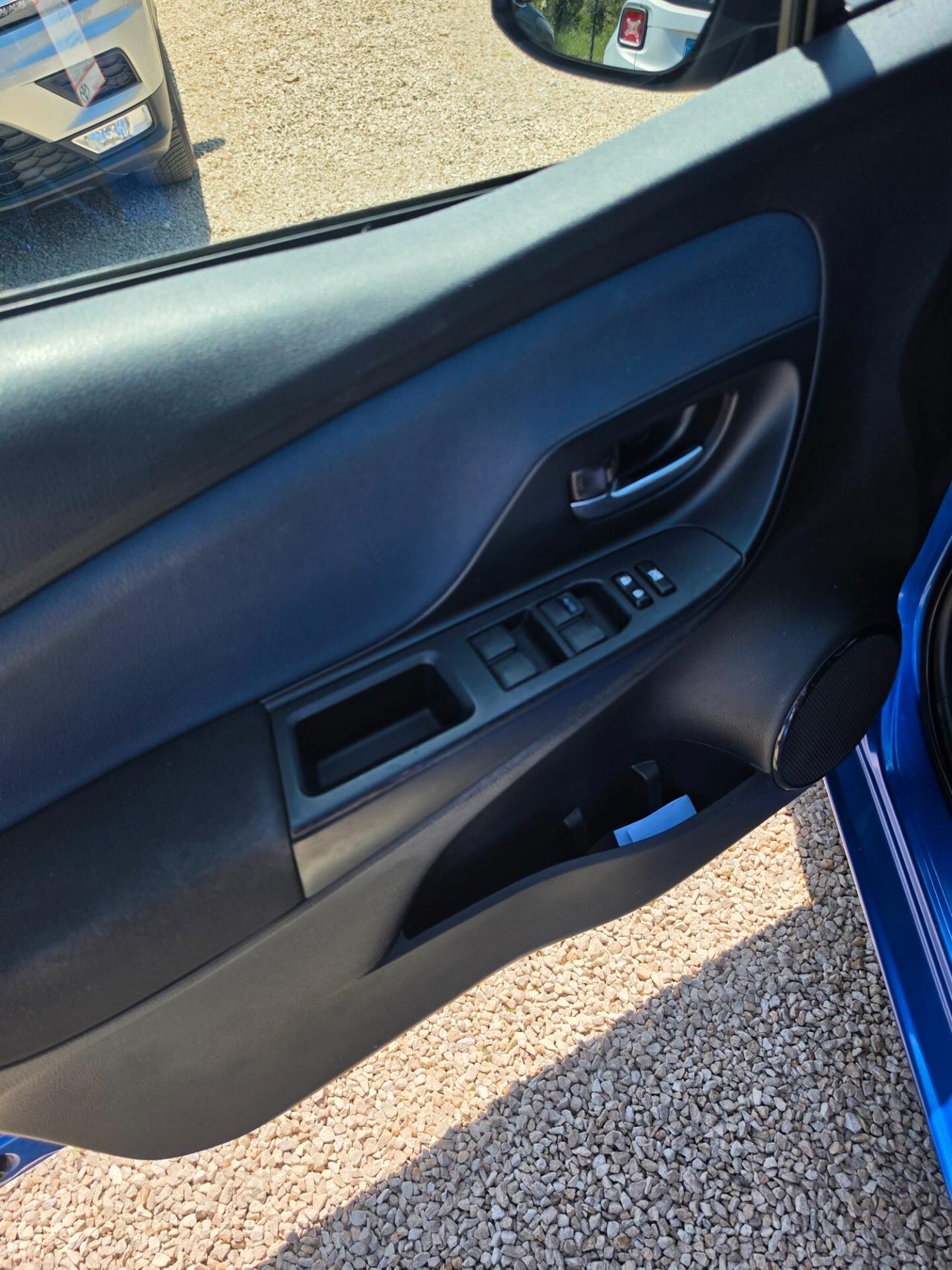 Toyota Yaris Hybrid 1.5 101cv ok neopatentati