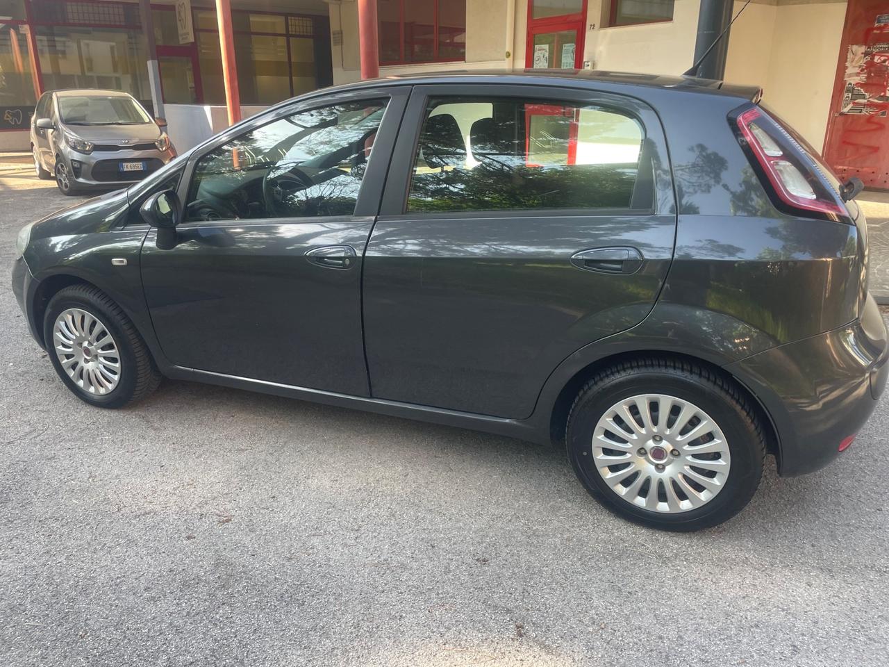 Fiat Punto Evo 1.2 benzina per neo pat pronta al uso