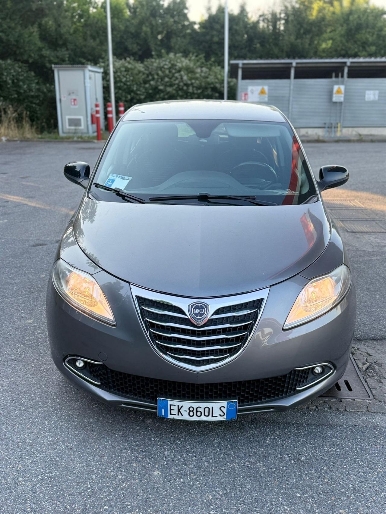 Lancia Ypsilon 1.2 69 CV 5 porte S&S Platinum