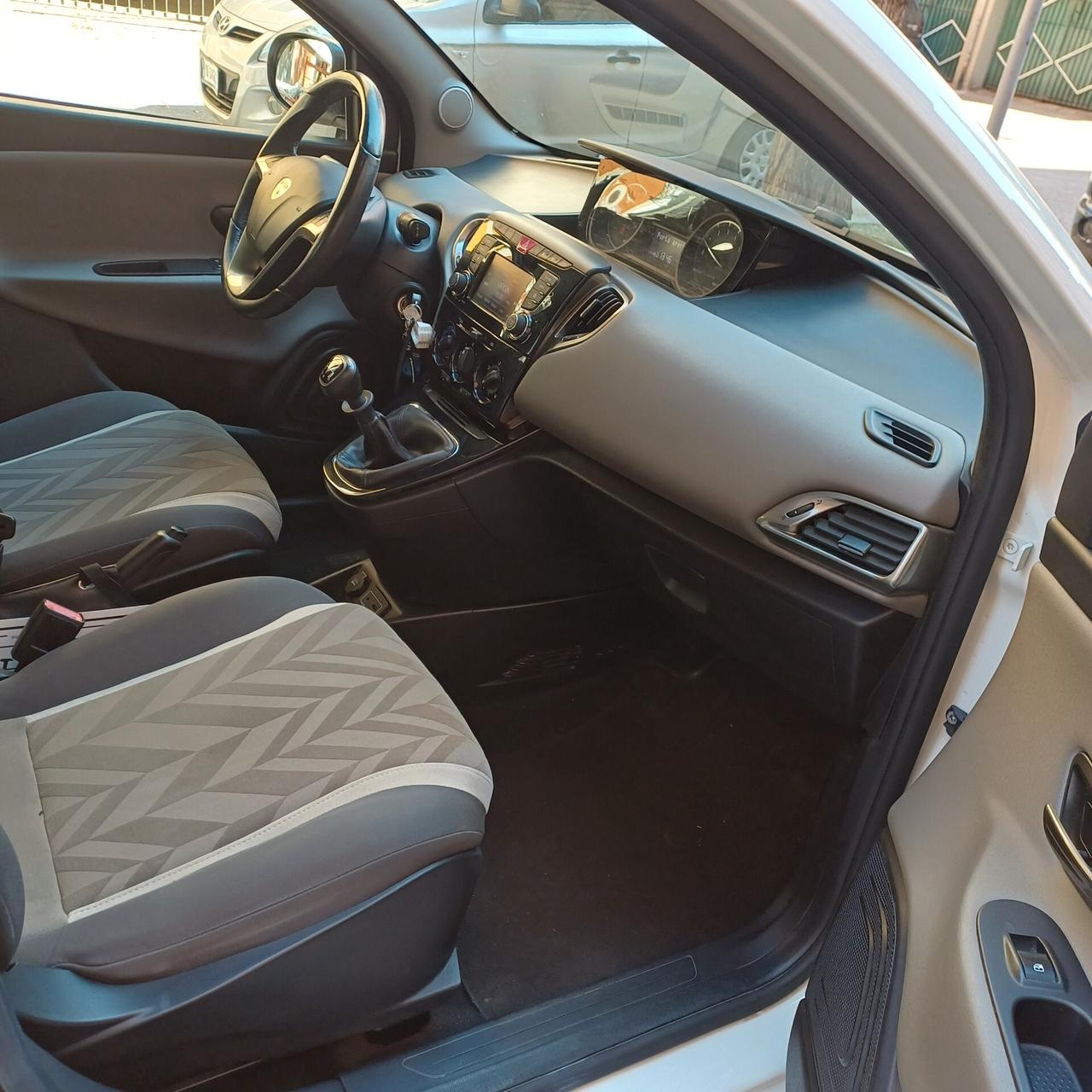 Lancia Ypsilon 1.2 69 CV 5 porte GPL