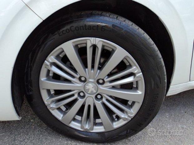 PEUGEOT 208 1.6 Allure