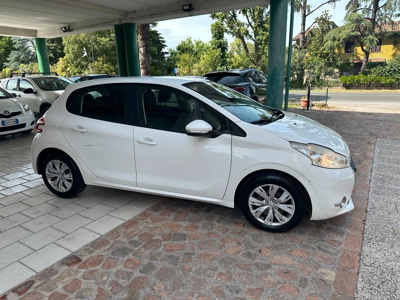 Peugeot 208 1.2 VTi 82 CV (12 RATE)
