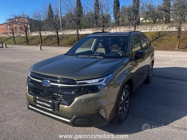 Subaru Forester 2.0i e-Boxer MHEV CVT Lineart...