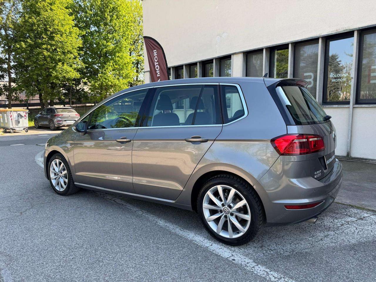 Volkswagen Golf HIGHLINE 110 CV DSG