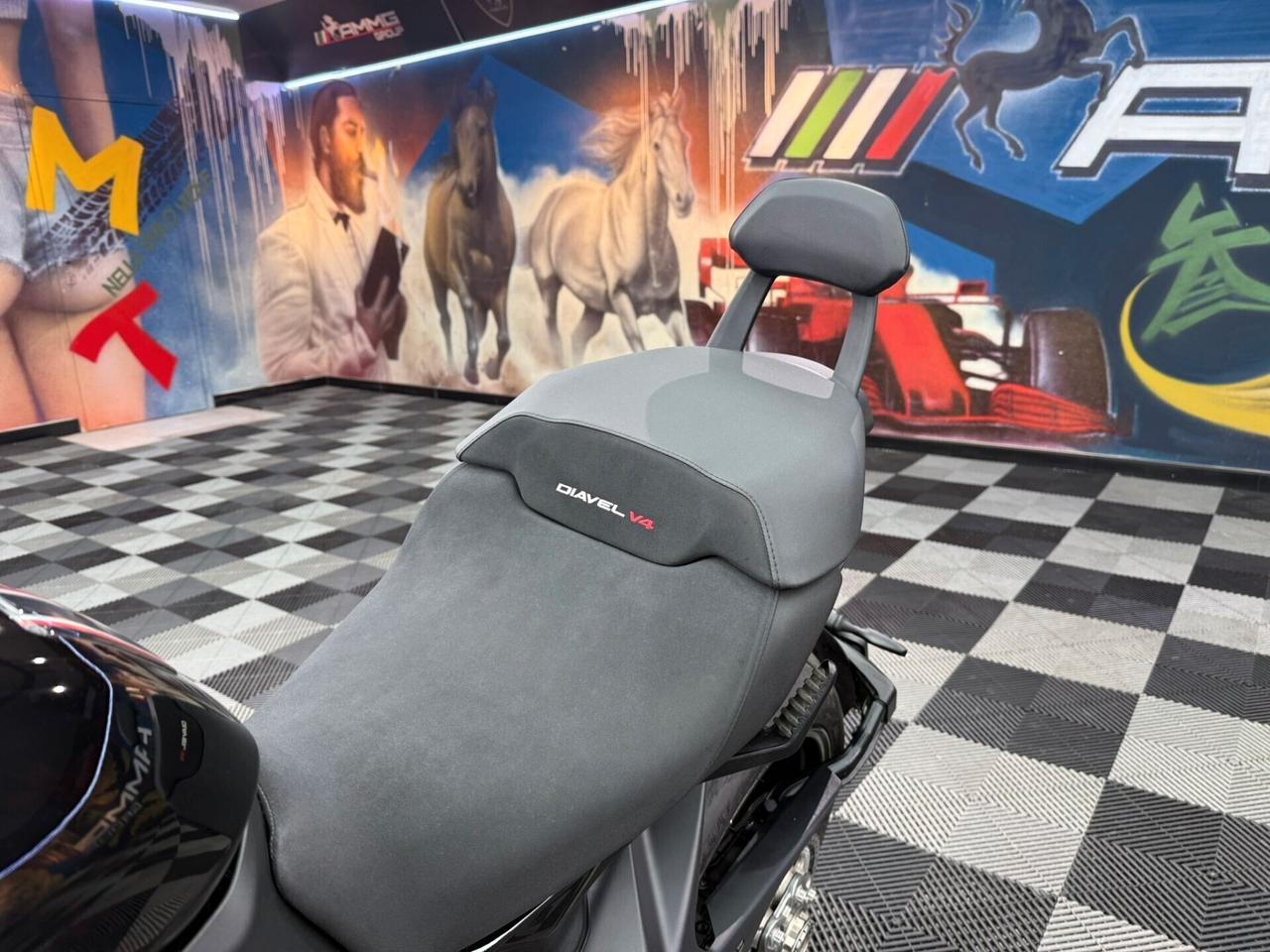Ducati Diavel V4 (34050)