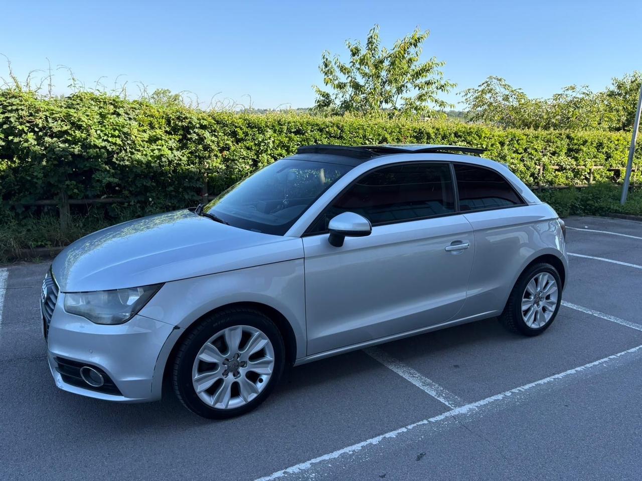 Audi A1 1.6 TDI 105 CV Attraction 281.000 KM TETTUCCIO APRIBILE