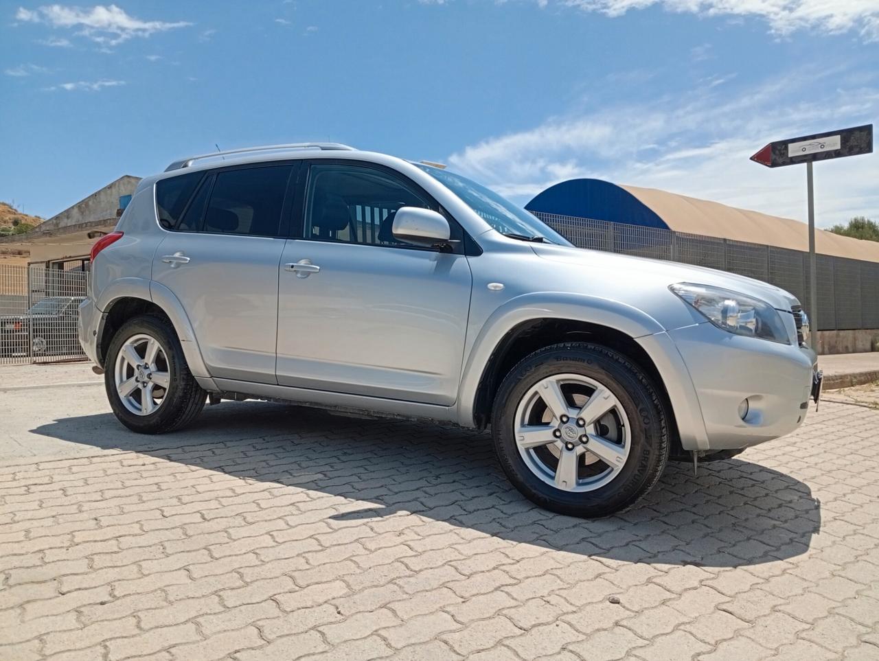 Toyota RAV 4 RAV4 2.2 D-4D 177 CV Sol Plus